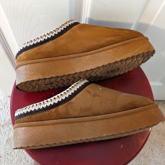 Platform slip Ons - Picture 5 of 9